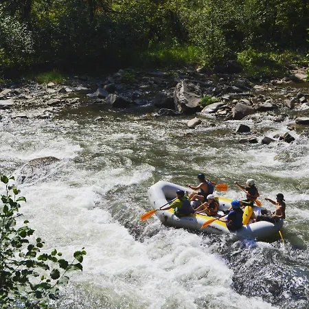 4 Mountains Guest house *