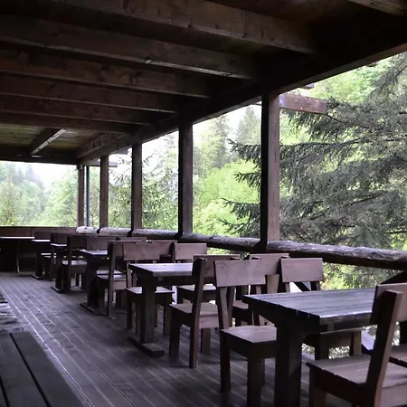 4 Mountains Guest house *