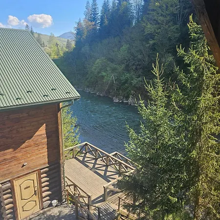 4 Mountains Guest house Bystrets